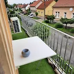 Lezser