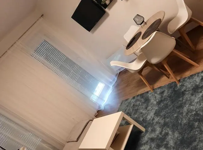 Apartament Lezser *